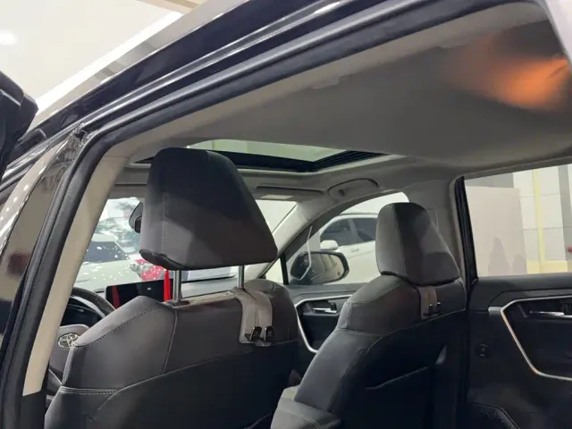 Toyota RAV4 — Фото автомобиля 10