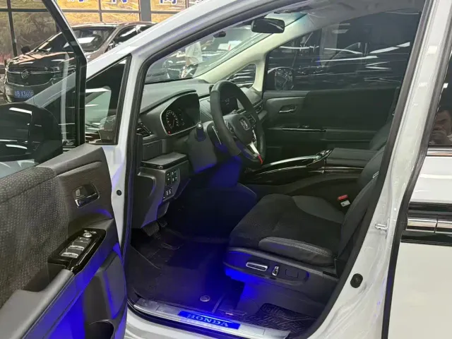 Honda Elysion — Фото автомобиля 4