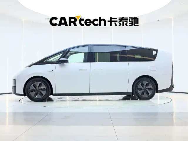 Li Auto MEGA — Фото автомобиля 3