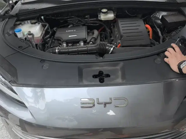 BYD Song PLUS PHEV 2025 DM-i Smart Driving Edition 112KM Honor — Фото автомобиля 10