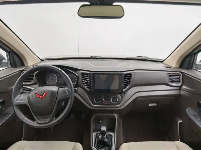 Wuling Hongguang V — Фото автомобиля 5