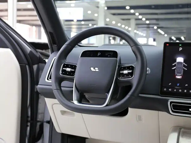 Li Auto L9 — Фото автомобиля 12