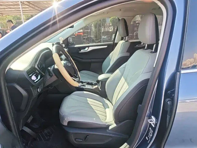 Ford Escape — Фото автомобиля 14