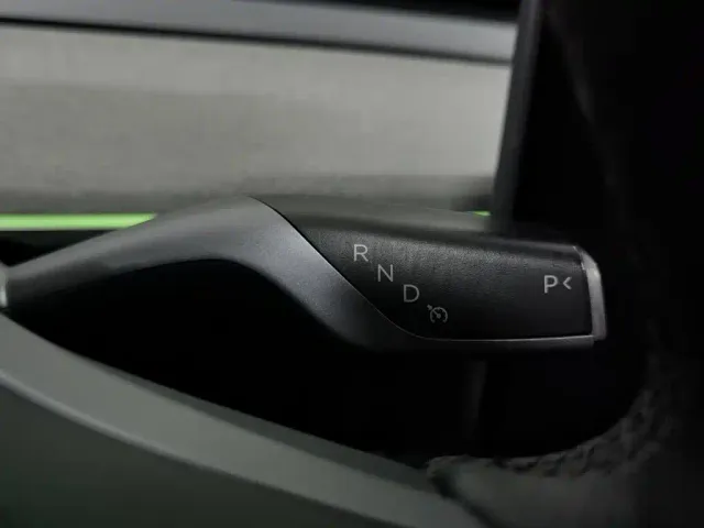 Tesla Model Y — Фото автомобиля 13