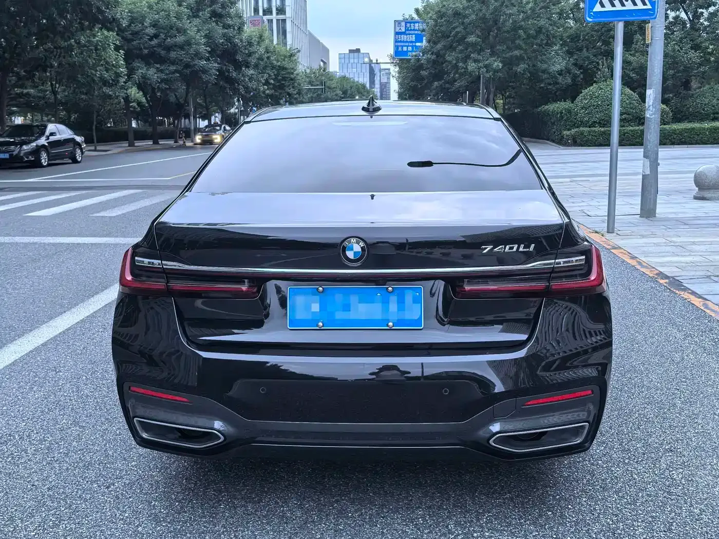 BMW BMW 7 Series 2021 Model 740Li Leading Luxury Package — Фото автомобиля 3