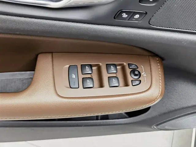 Volvo S60 — Фото автомобиля 9