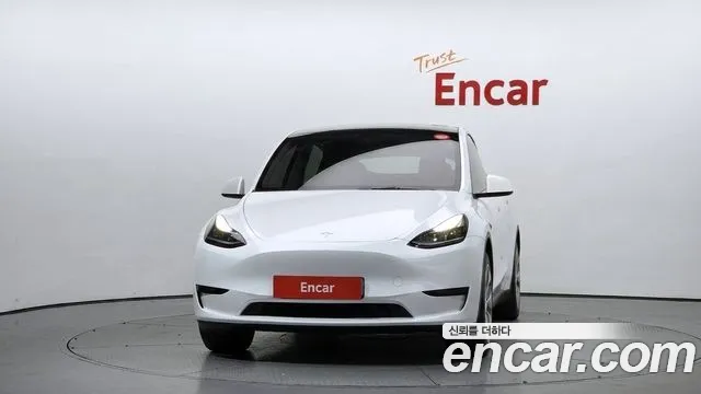 Tesla Model Y — Фото автомобиля 3
