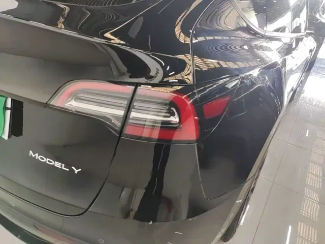 Tesla Model Y — Фото автомобиля 7