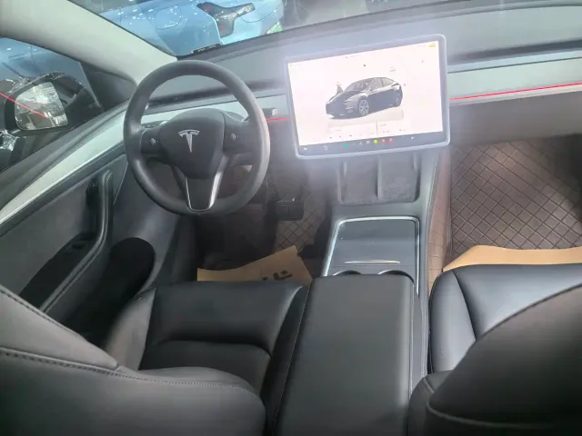 Tesla Model Y — Фото автомобиля 5