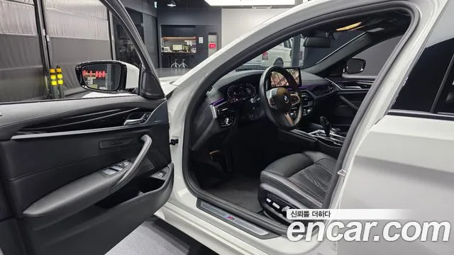 BMW 5 Series G30 — Фото автомобиля 15
