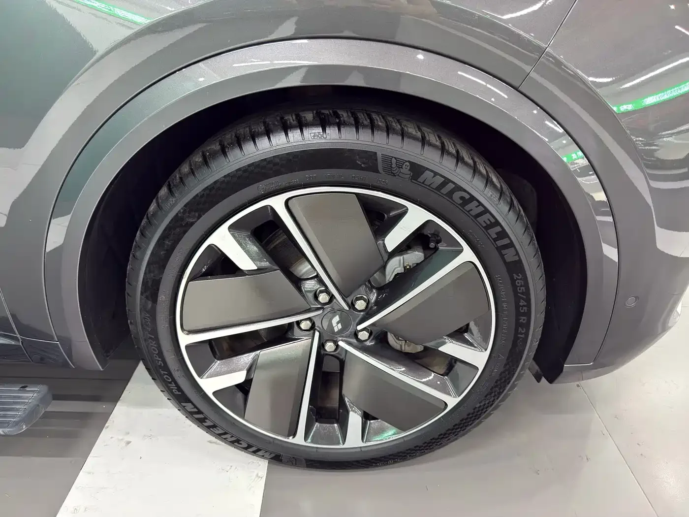 Li Auto Li Xiang L9 2025 Ultra Smart Renewal Edition — Фото автомобиля 6