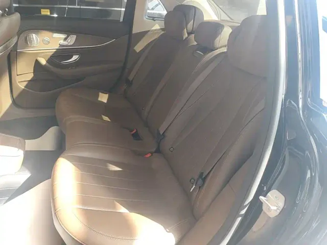 Mercedes-Benz E-Class — Фото автомобиля 16