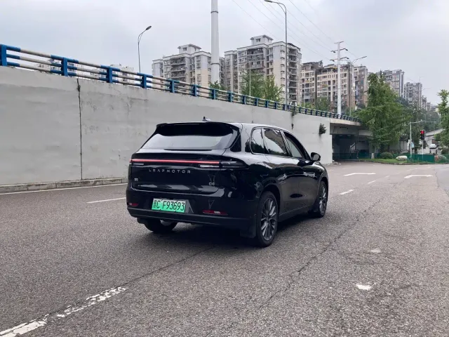Leapmotor C10 — Фото автомобиля 12