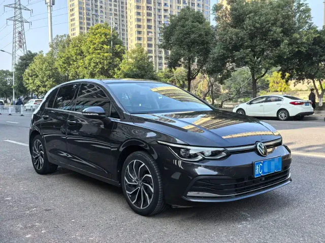 Volkswagen Golf — Фото автомобиля 3
