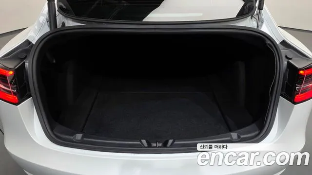 Tesla Model 3 — Фото автомобиля 18