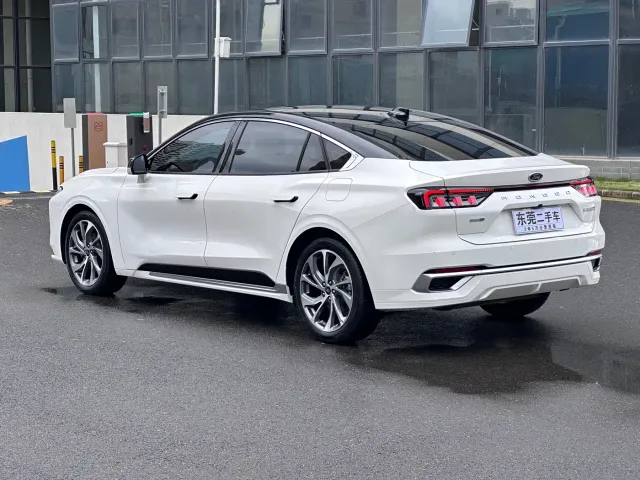 Ford Mondeo — Фото автомобиля 6