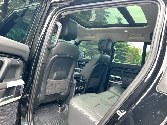 Land Rover Defender — Фото автомобиля 8
