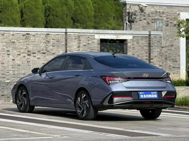 Hyundai Elantra — Фото автомобиля 3