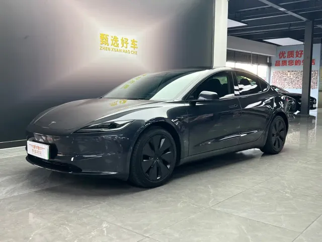 Фотография автомобиля — Tesla Model 3
