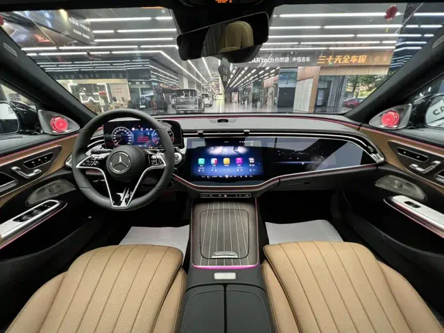 Mercedes-Benz E-Class — Фото автомобиля 11