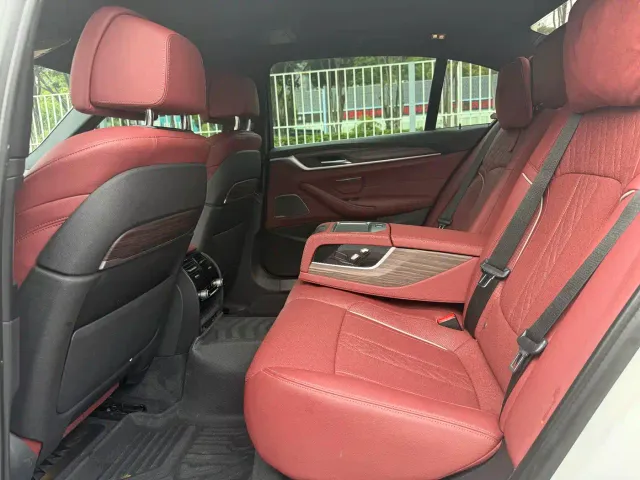 BMW 5 Series — Фото автомобиля 17