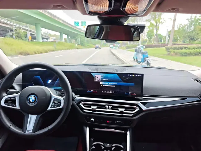 BMW i3 — Фото автомобиля 11