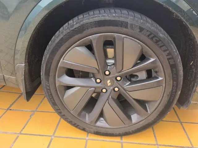 Li Auto L9 — Фото автомобиля 6