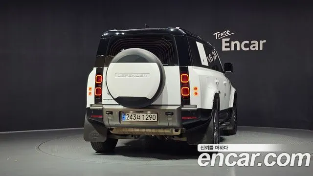 Land Rover Defender — Фото автомобиля 4
