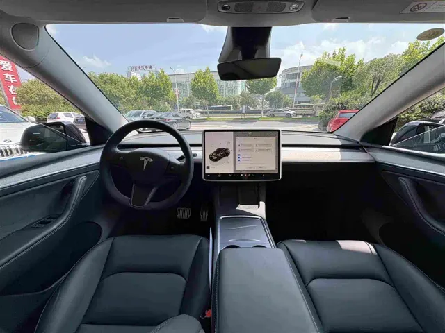 Tesla Model Y — Фото автомобиля 8