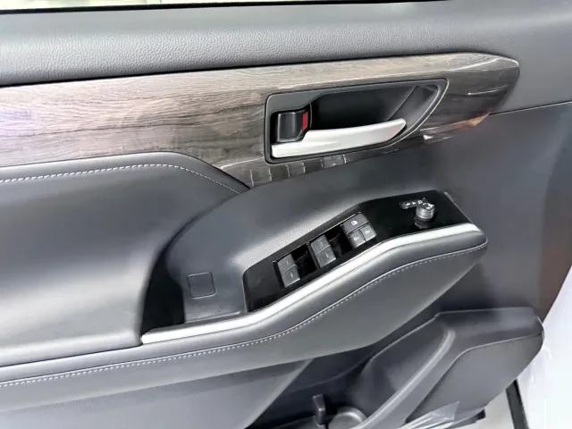 Toyota Highlander — Фото автомобиля 6