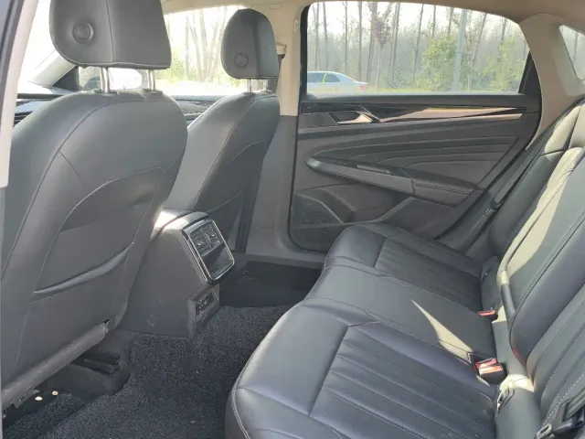 Volkswagen Passat — Фото автомобиля 7