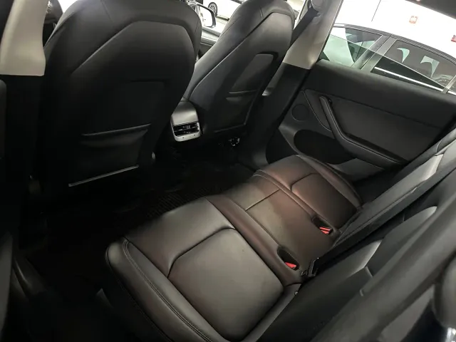 Tesla Model Y — Фото автомобиля 11