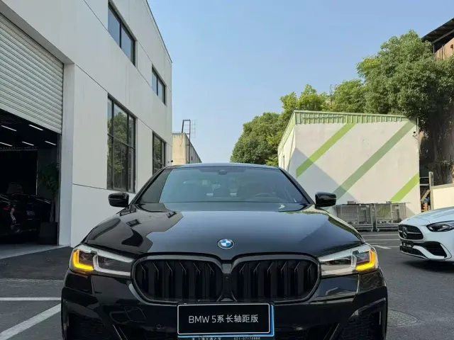 BMW 5 Series — Фото автомобиля 3