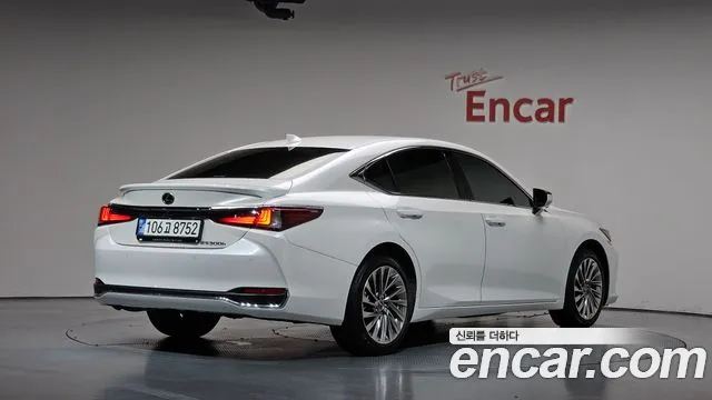 Lexus ES 7th Gen — Фото автомобиля 2
