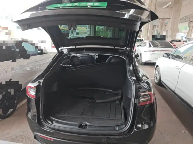 Tesla Model Y — Фото автомобиля 18