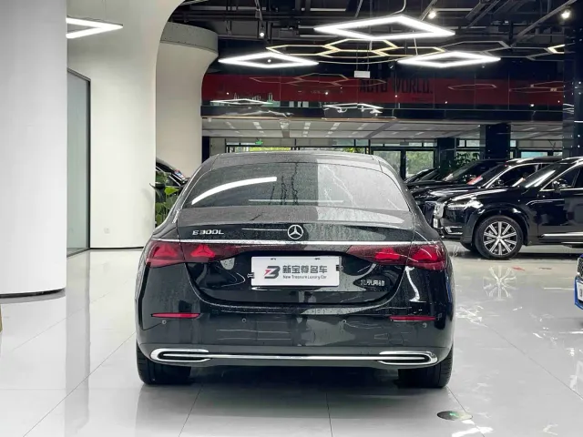 Mercedes-Benz E-Class — Фото автомобиля 17