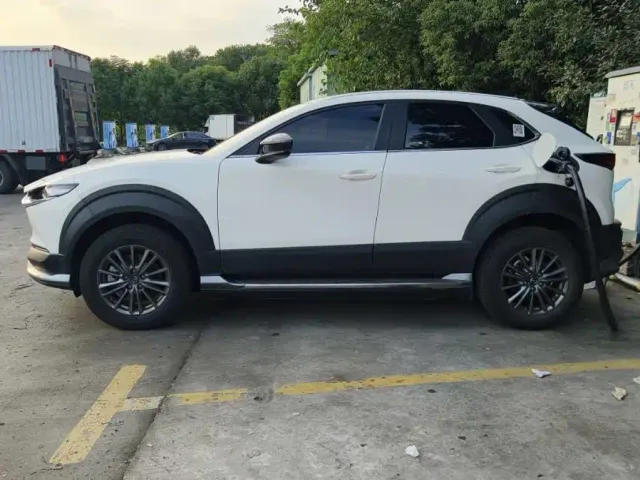 Mazda CX-30 EV — Фото автомобиля 3