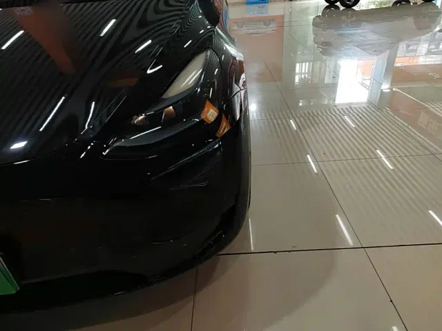 Tesla Model Y — Фото автомобиля 23