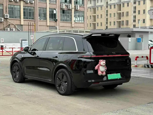 Li Auto L8 — Фото автомобиля 9