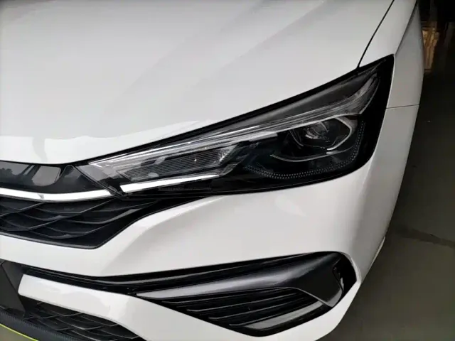 Roewe i5 — Фото автомобиля 23