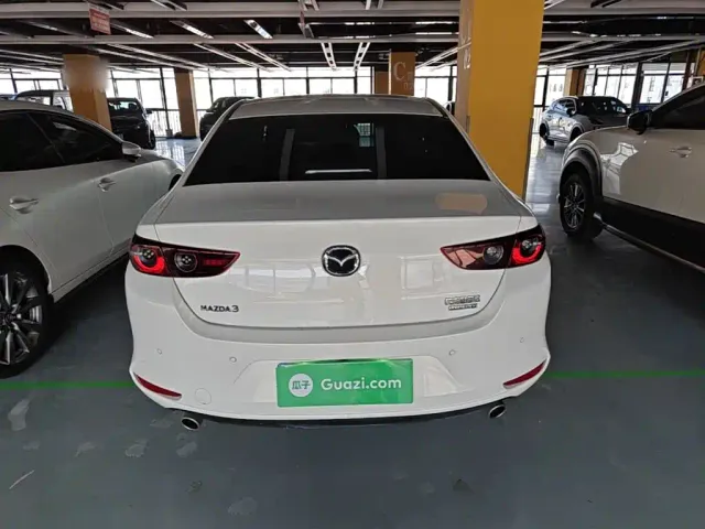 Mazda Axela — Фото автомобиля 5