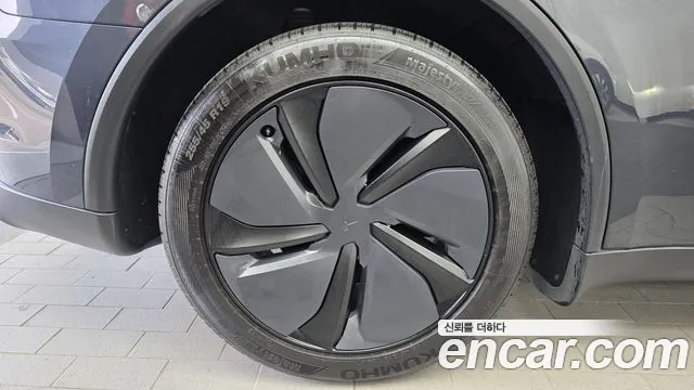 Tesla Model Y — Фото автомобиля 5