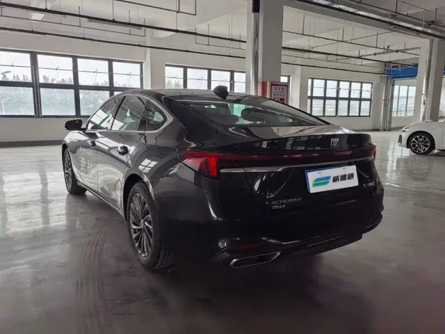 Buick LaCrosse 2025 Model 28T Platinum Edition — Фото автомобиля 3