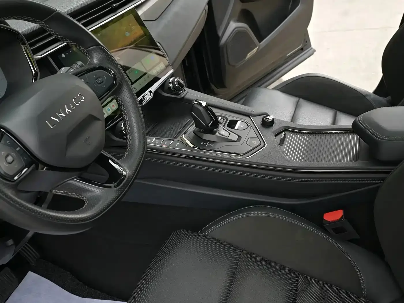Lynk & Co Lynk & Co 01 2023 1.5TD EM-F PM — Фото автомобиля 13