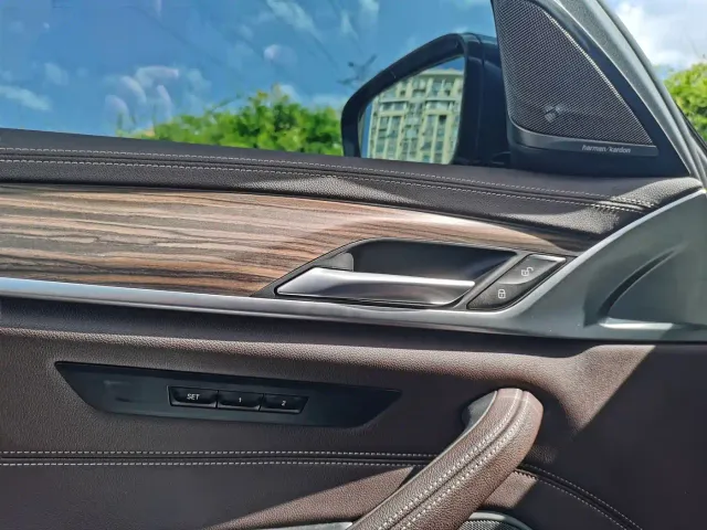 BMW 5 Series — Фото автомобиля 25