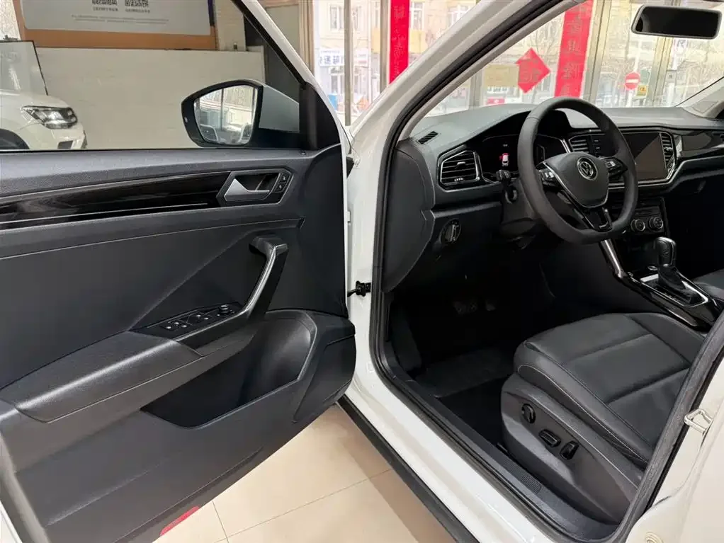 Volkswagen Volkswagen T-ROC 2022 280TSI DSG 2WD Comfort PLUS — Фото автомобиля 8