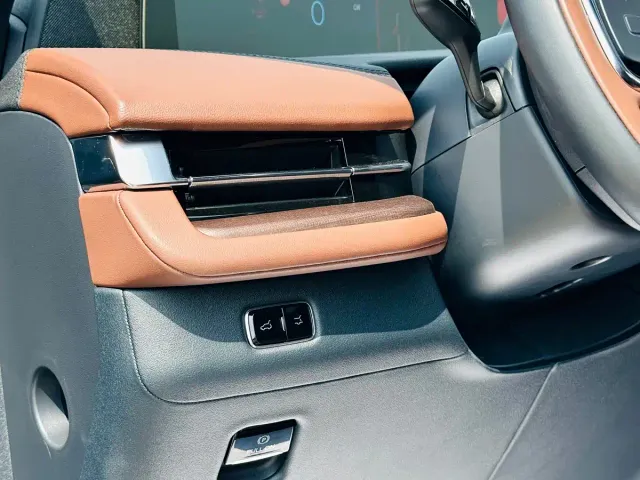 Lincoln Navigator — Фото автомобиля 16