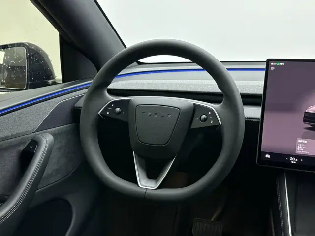 Tesla Model Y L — Фото автомобиля 19