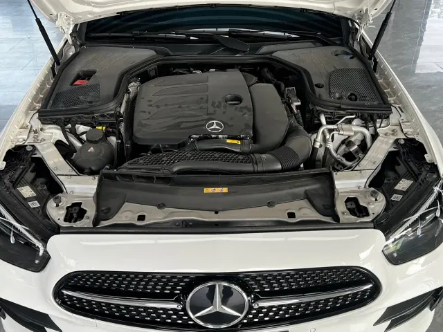 Mercedes-Benz E-Class — Фото автомобиля 26