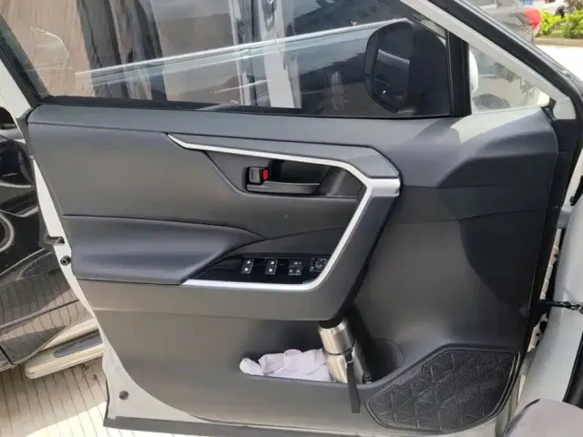 Toyota RAV4 — Фото автомобиля 7